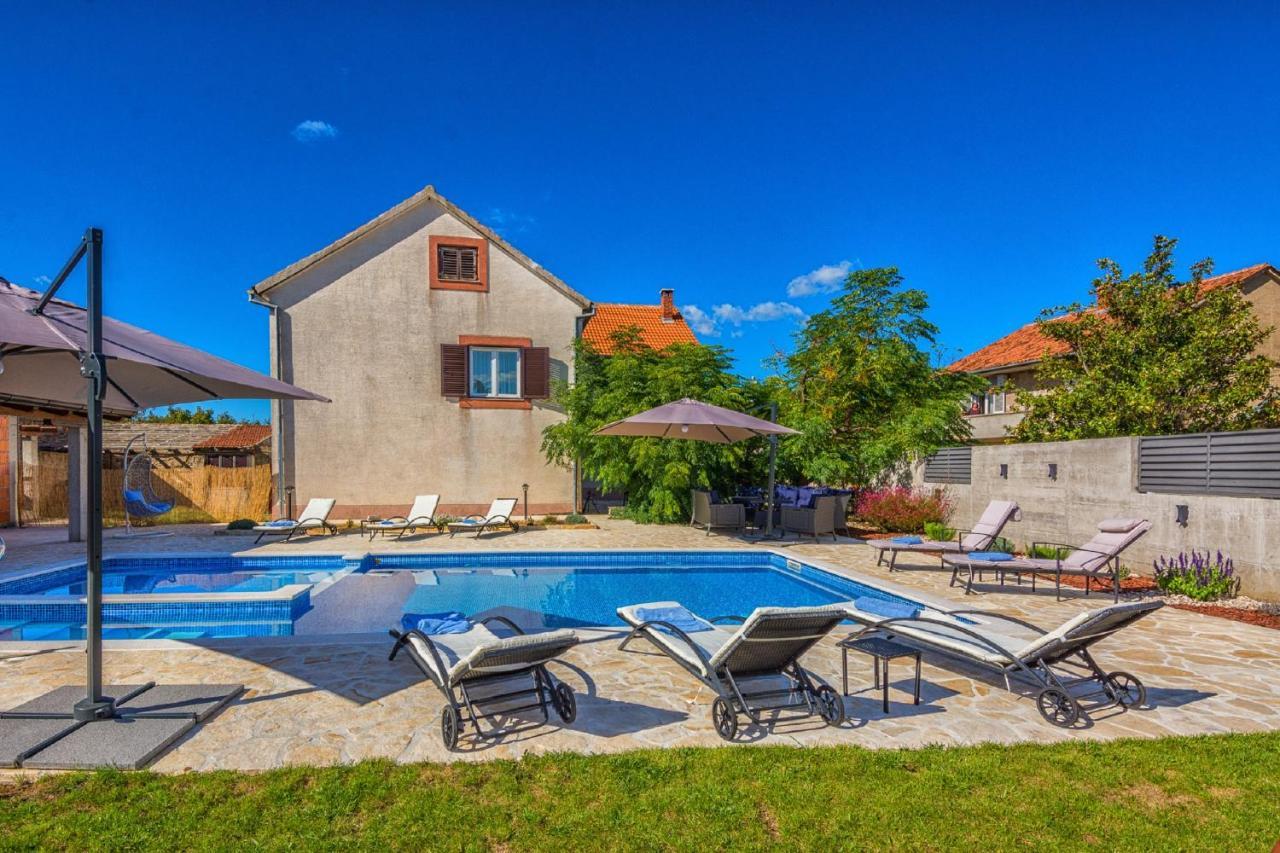 Holiday Home Tower With Private Pool, Sauna And Quads Smilcic Exterior foto