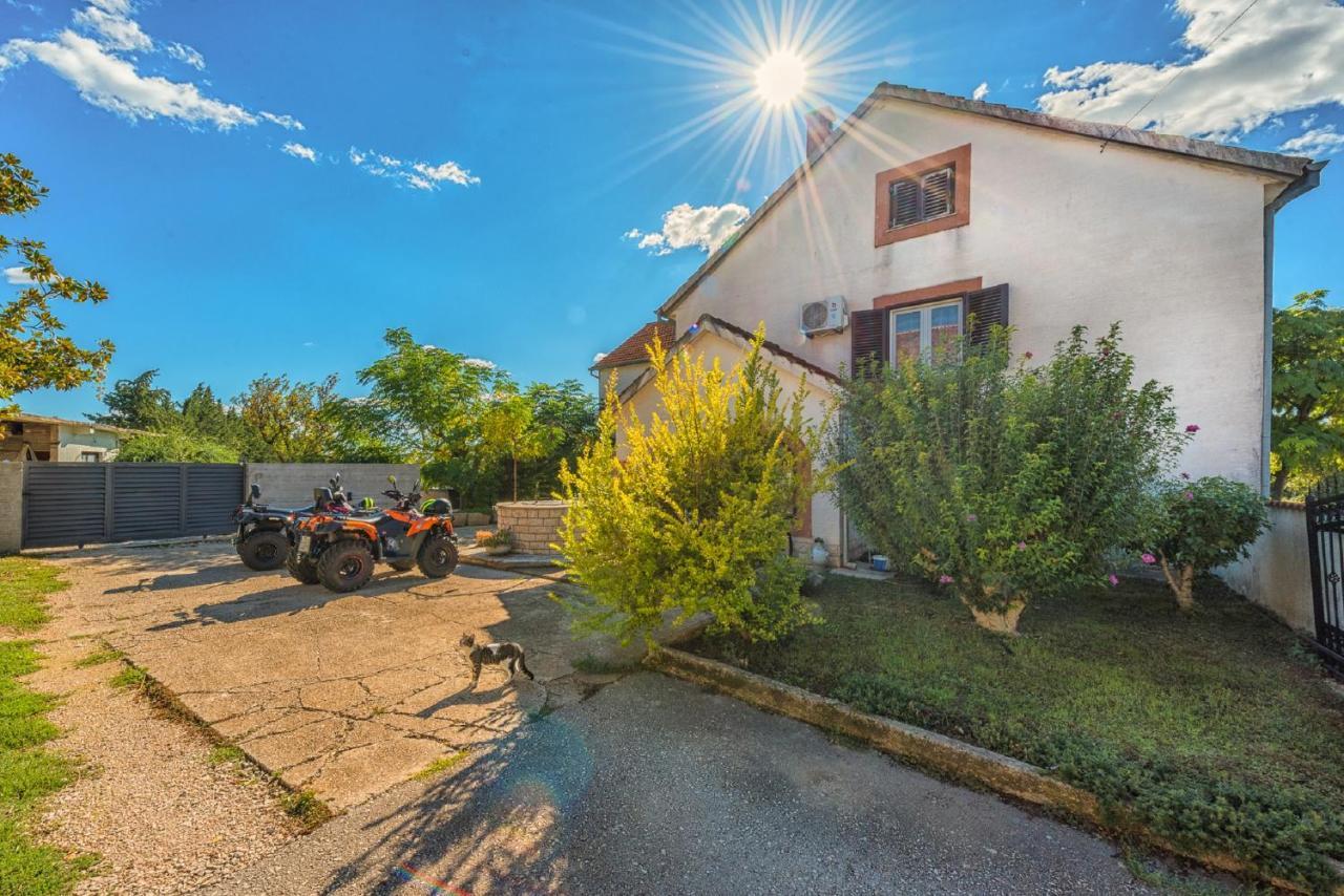 Holiday Home Tower With Private Pool, Sauna And Quads Smilcic Exterior foto