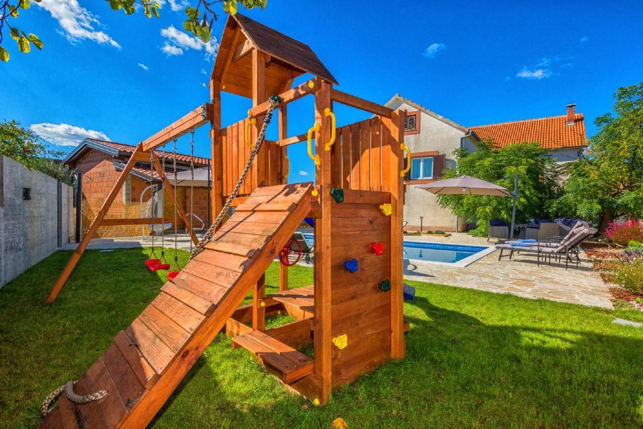 Holiday Home Tower With Private Pool, Sauna And Quads Smilcic Exterior foto