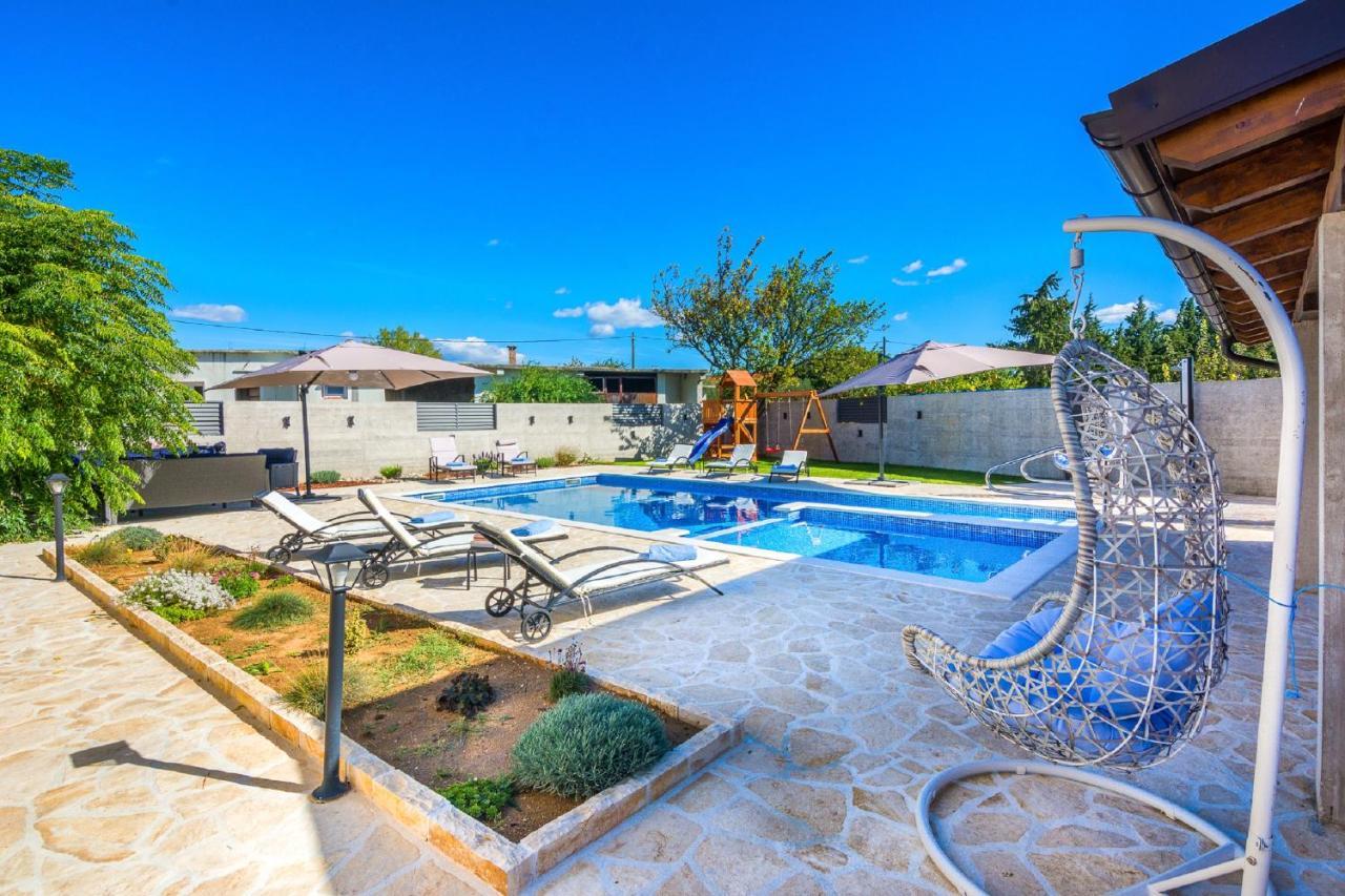 Holiday Home Tower With Private Pool, Sauna And Quads Smilcic Exterior foto